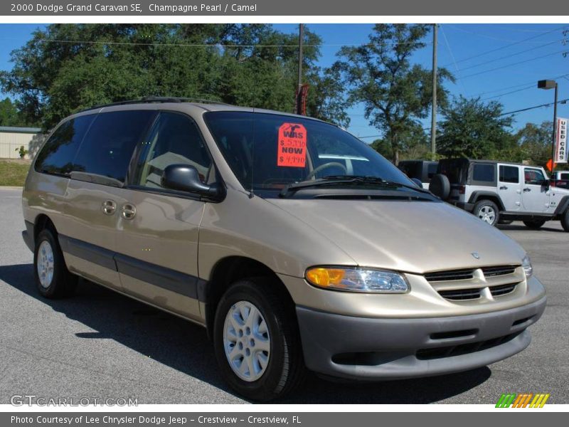 Champagne Pearl / Camel 2000 Dodge Grand Caravan SE