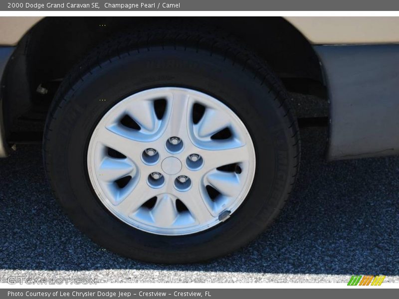 Champagne Pearl / Camel 2000 Dodge Grand Caravan SE
