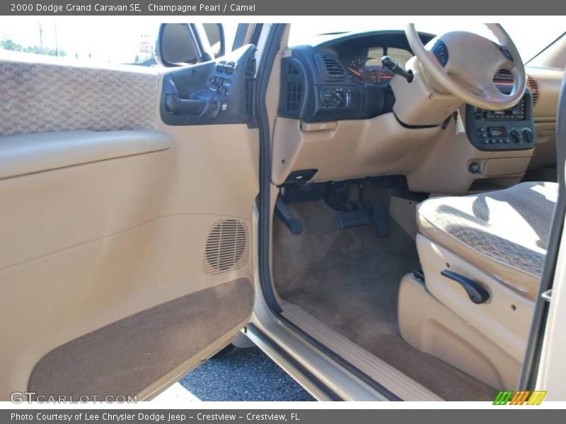 Champagne Pearl / Camel 2000 Dodge Grand Caravan SE