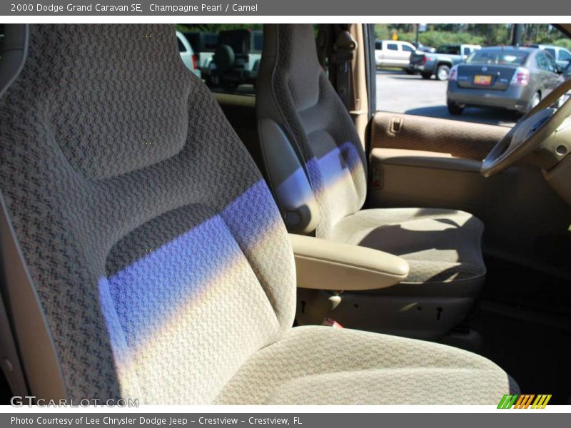Champagne Pearl / Camel 2000 Dodge Grand Caravan SE
