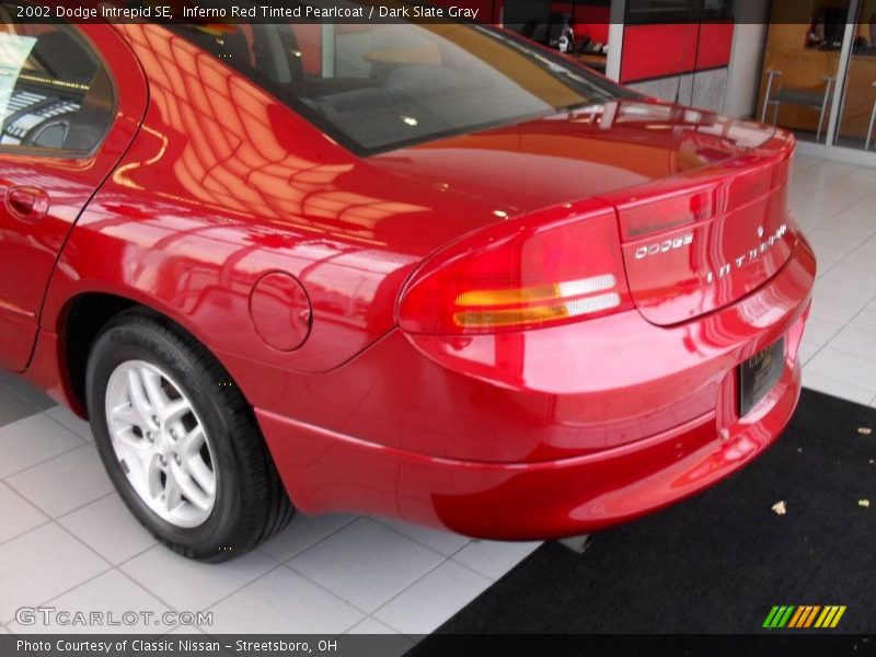 Inferno Red Tinted Pearlcoat / Dark Slate Gray 2002 Dodge Intrepid SE