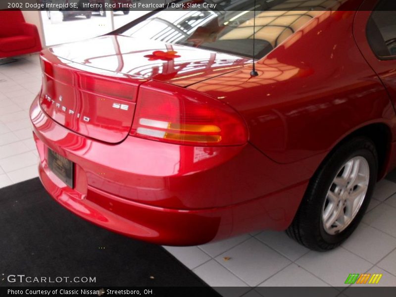 Inferno Red Tinted Pearlcoat / Dark Slate Gray 2002 Dodge Intrepid SE