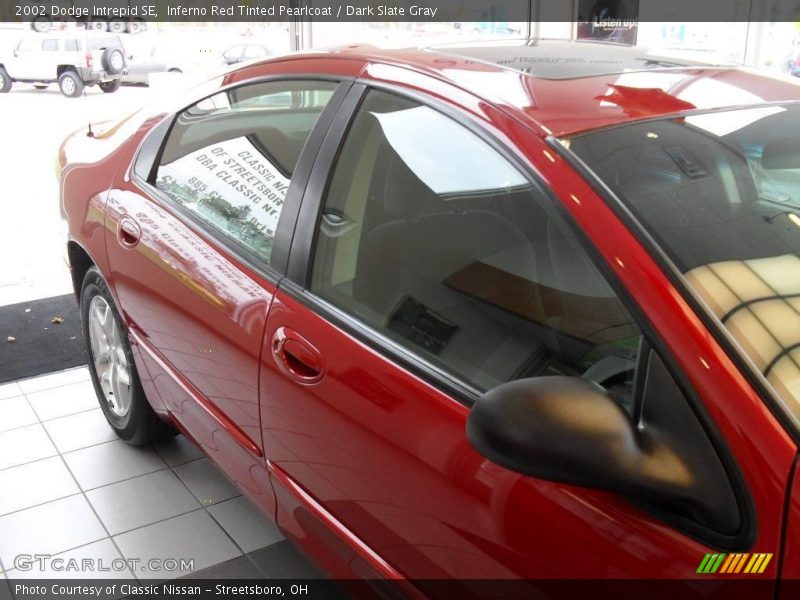 Inferno Red Tinted Pearlcoat / Dark Slate Gray 2002 Dodge Intrepid SE