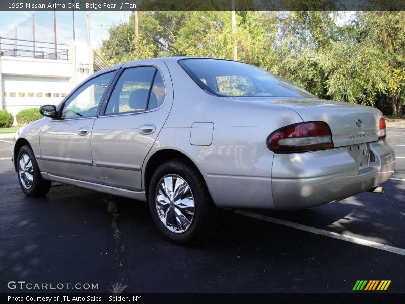 Beige Pearl / Tan 1995 Nissan Altima GXE