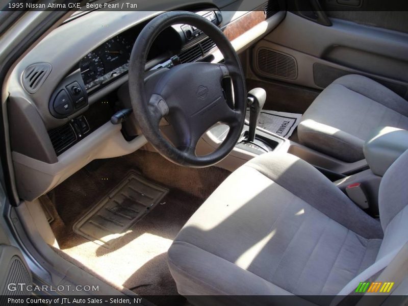 Beige Pearl / Tan 1995 Nissan Altima GXE