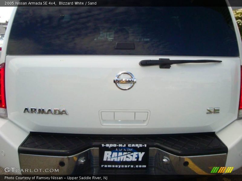 Blizzard White / Sand 2005 Nissan Armada SE 4x4