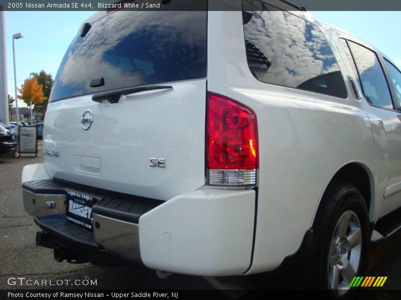 Blizzard White / Sand 2005 Nissan Armada SE 4x4