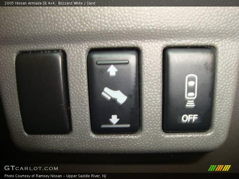 Blizzard White / Sand 2005 Nissan Armada SE 4x4