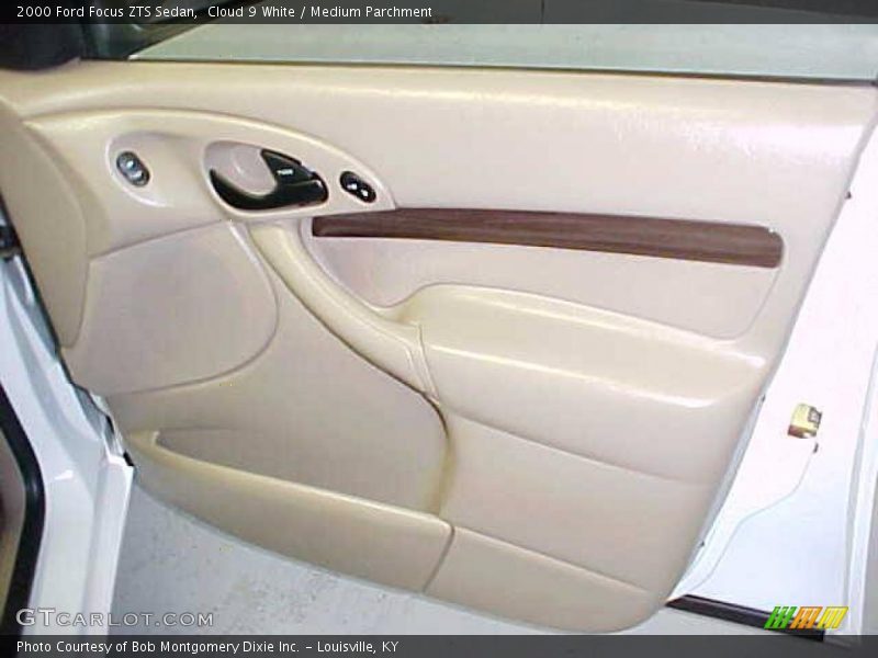 Cloud 9 White / Medium Parchment 2000 Ford Focus ZTS Sedan