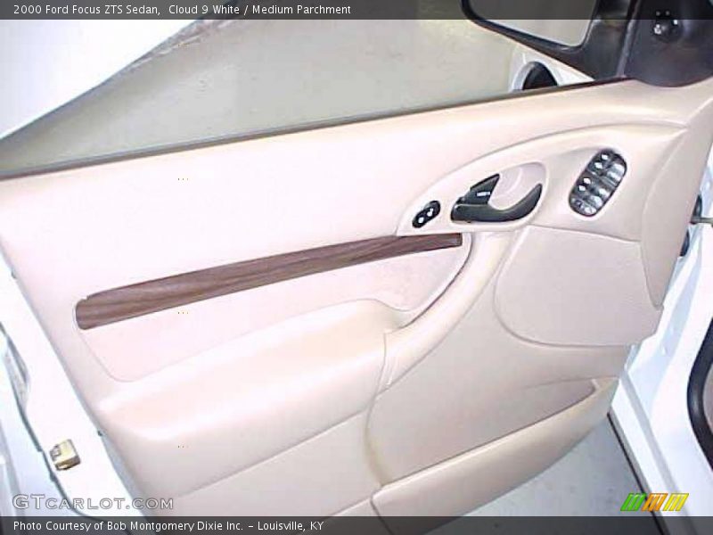 Cloud 9 White / Medium Parchment 2000 Ford Focus ZTS Sedan