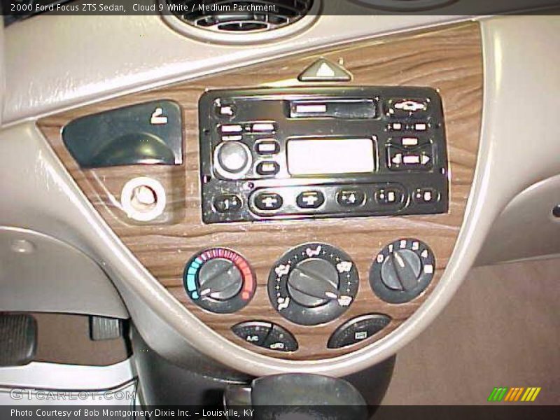 Cloud 9 White / Medium Parchment 2000 Ford Focus ZTS Sedan