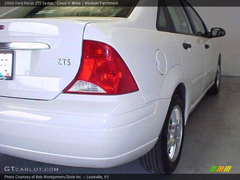 Cloud 9 White / Medium Parchment 2000 Ford Focus ZTS Sedan