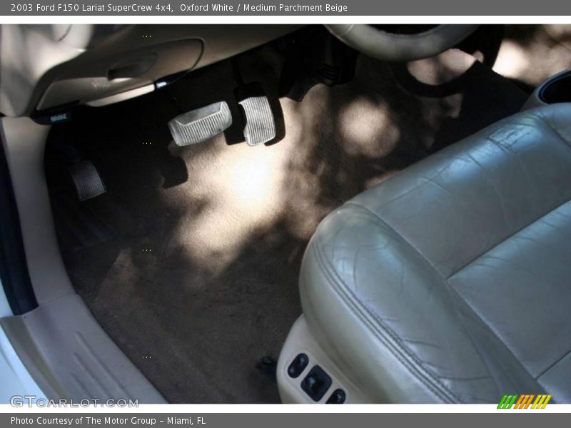 Oxford White / Medium Parchment Beige 2003 Ford F150 Lariat SuperCrew 4x4