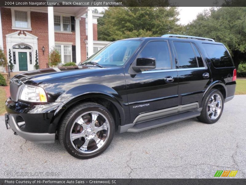 Black Clearcoat / Light Parchment 2004 Lincoln Navigator Luxury