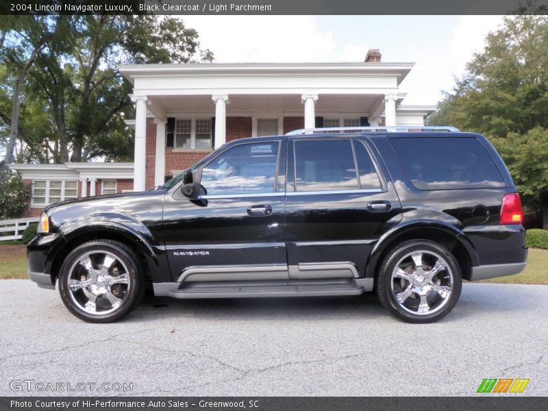 Black Clearcoat / Light Parchment 2004 Lincoln Navigator Luxury