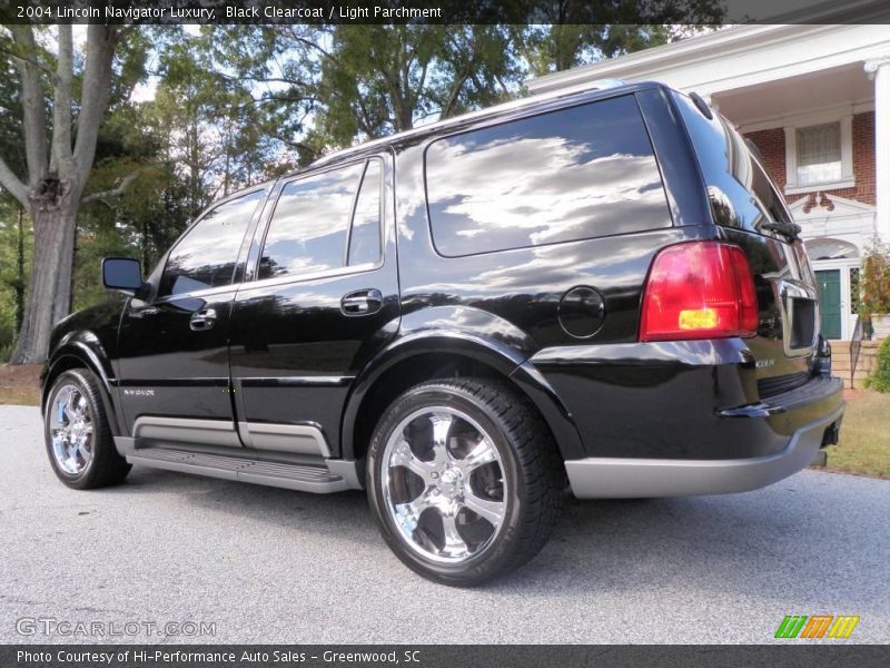 Black Clearcoat / Light Parchment 2004 Lincoln Navigator Luxury