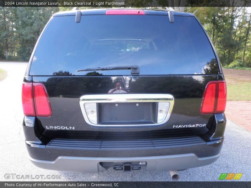 Black Clearcoat / Light Parchment 2004 Lincoln Navigator Luxury