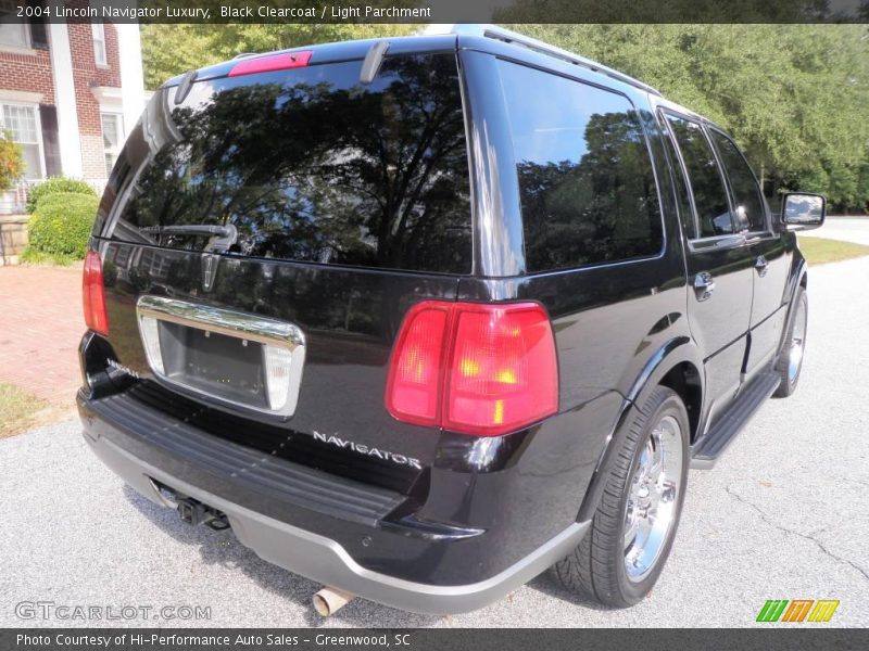 Black Clearcoat / Light Parchment 2004 Lincoln Navigator Luxury