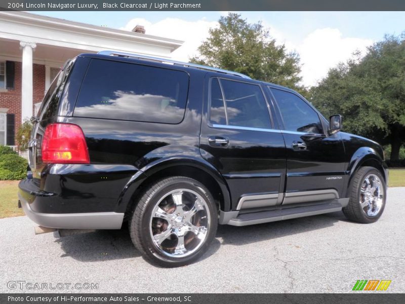 Black Clearcoat / Light Parchment 2004 Lincoln Navigator Luxury