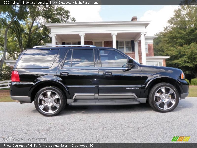 Black Clearcoat / Light Parchment 2004 Lincoln Navigator Luxury
