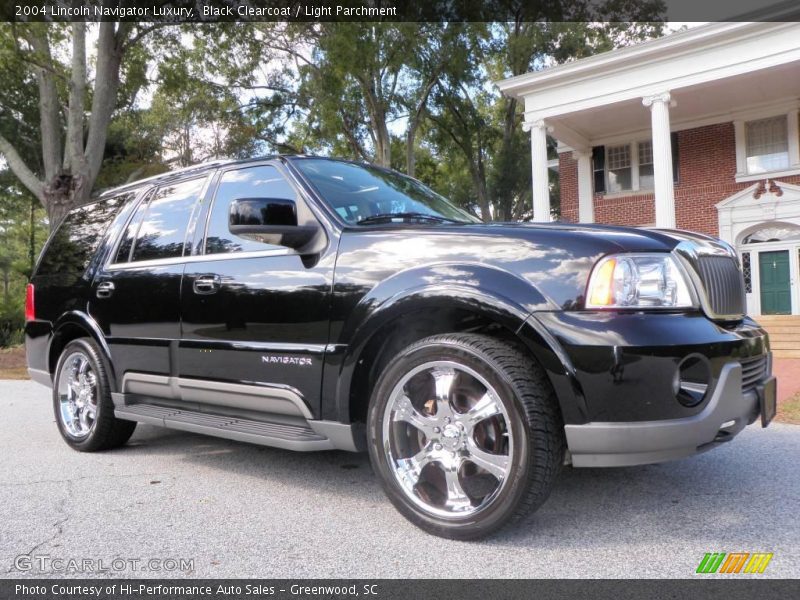 Black Clearcoat / Light Parchment 2004 Lincoln Navigator Luxury