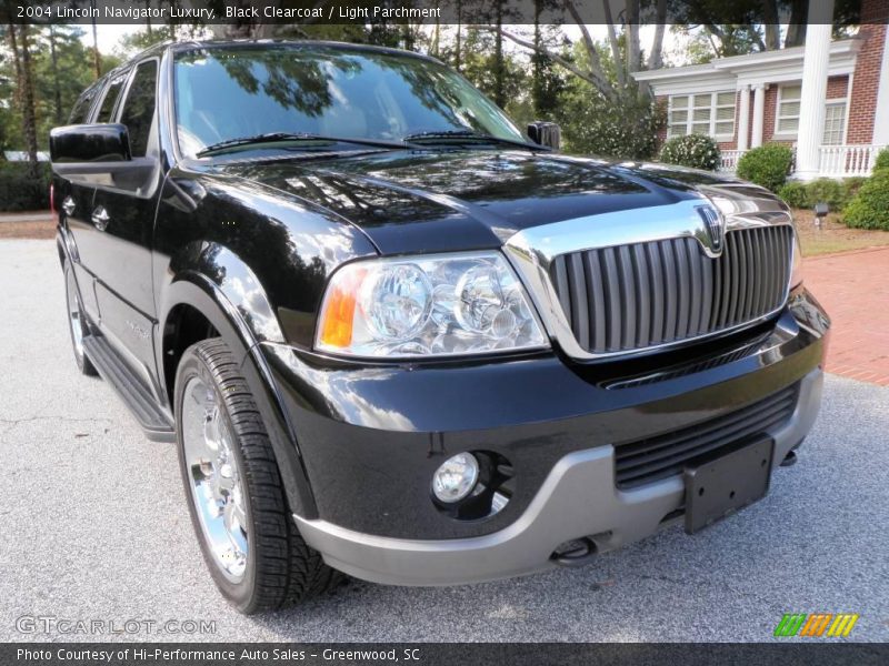 Black Clearcoat / Light Parchment 2004 Lincoln Navigator Luxury