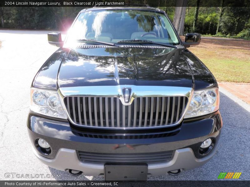 Black Clearcoat / Light Parchment 2004 Lincoln Navigator Luxury