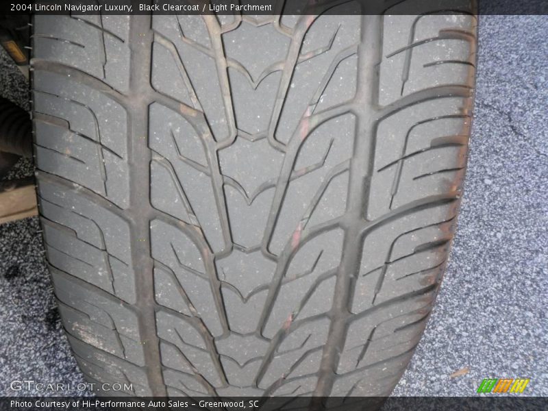 Black Clearcoat / Light Parchment 2004 Lincoln Navigator Luxury