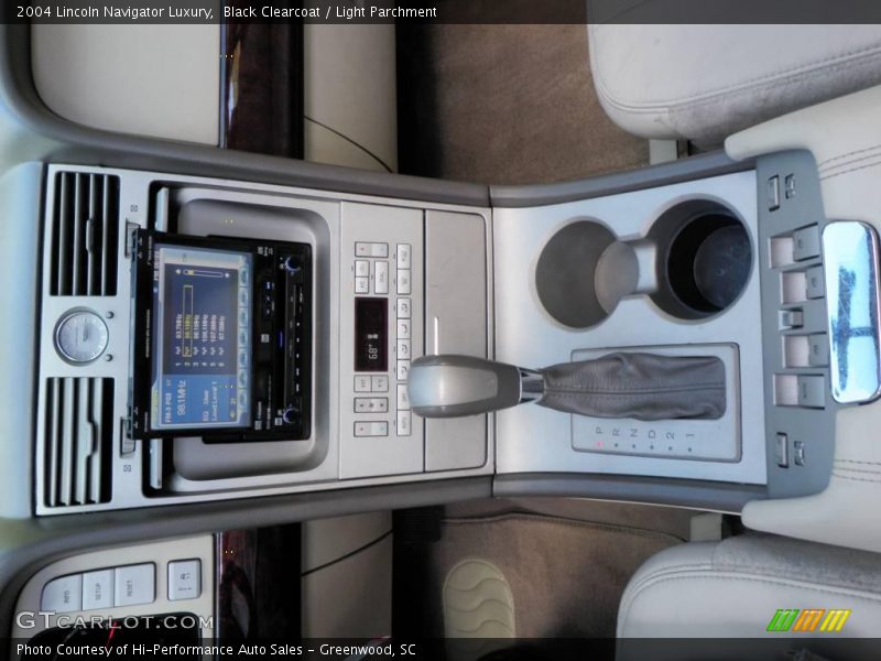 Black Clearcoat / Light Parchment 2004 Lincoln Navigator Luxury