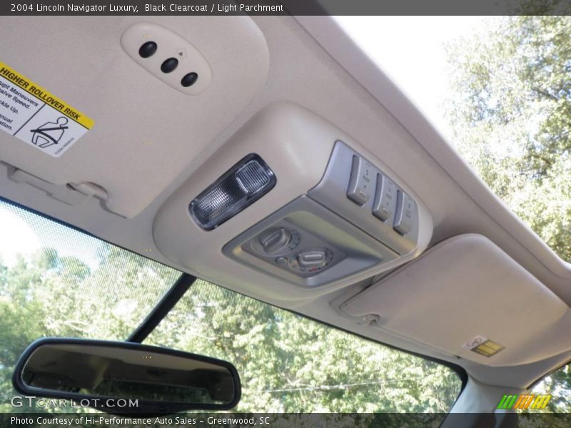 Black Clearcoat / Light Parchment 2004 Lincoln Navigator Luxury
