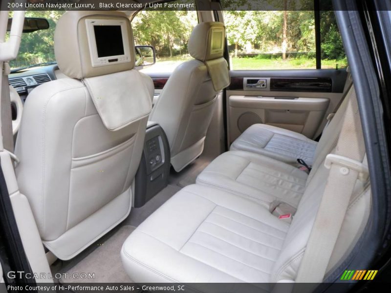 Black Clearcoat / Light Parchment 2004 Lincoln Navigator Luxury