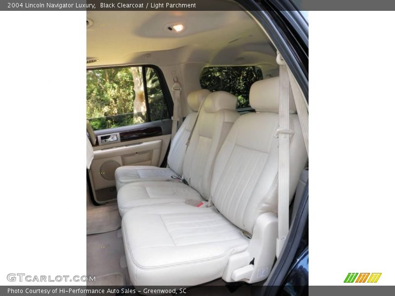 Black Clearcoat / Light Parchment 2004 Lincoln Navigator Luxury