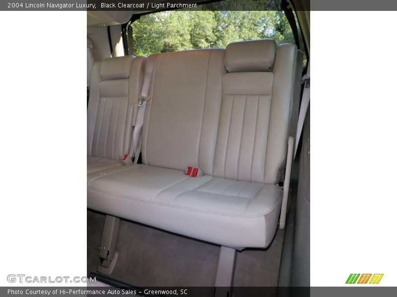 Black Clearcoat / Light Parchment 2004 Lincoln Navigator Luxury
