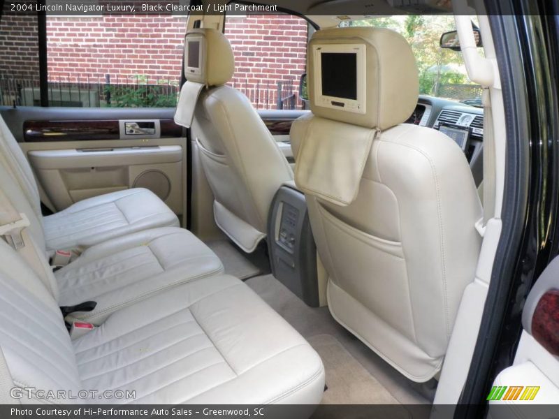 Black Clearcoat / Light Parchment 2004 Lincoln Navigator Luxury