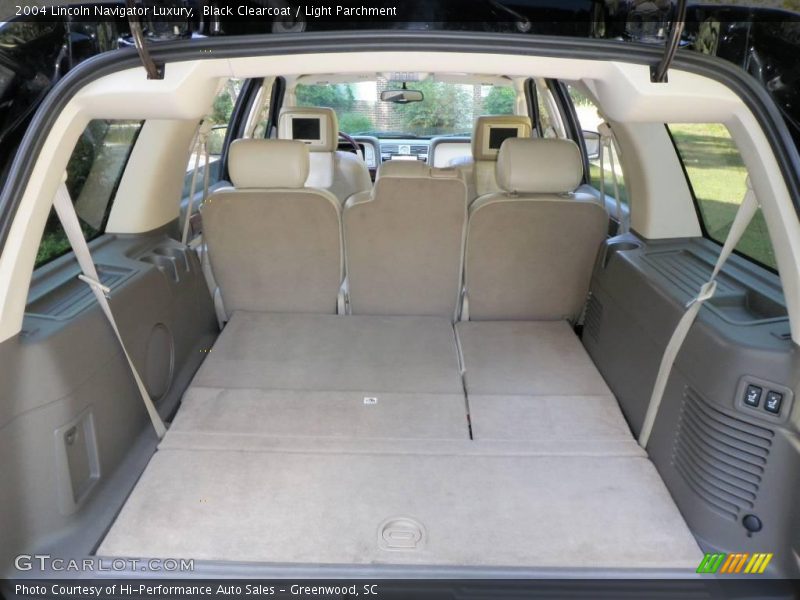 Black Clearcoat / Light Parchment 2004 Lincoln Navigator Luxury