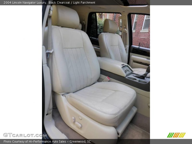 Black Clearcoat / Light Parchment 2004 Lincoln Navigator Luxury