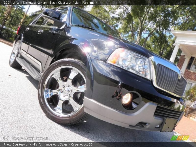 Black Clearcoat / Light Parchment 2004 Lincoln Navigator Luxury