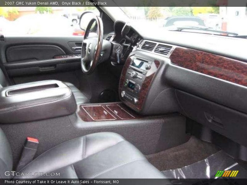 Onyx Black / Ebony Black 2007 GMC Yukon Denali AWD