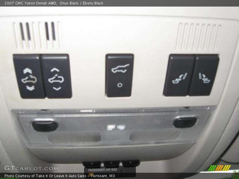 Onyx Black / Ebony Black 2007 GMC Yukon Denali AWD