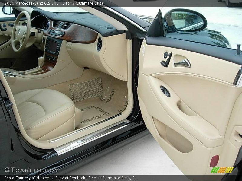 Black / Cashmere Beige 2006 Mercedes-Benz CLS 500