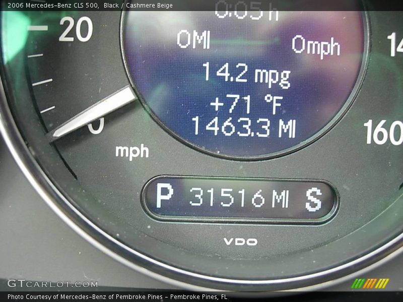 Black / Cashmere Beige 2006 Mercedes-Benz CLS 500