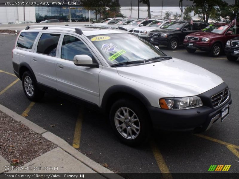 White / Taupe 2001 Volvo V70 XC AWD