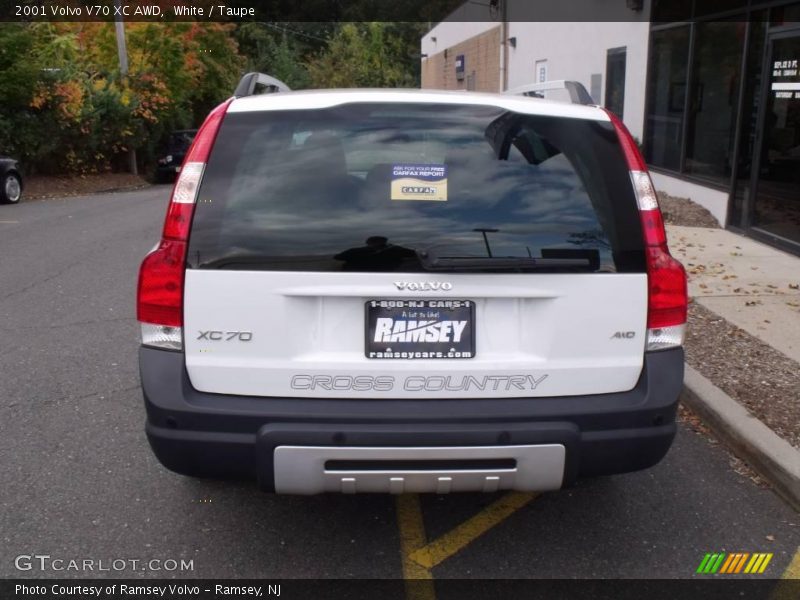 White / Taupe 2001 Volvo V70 XC AWD