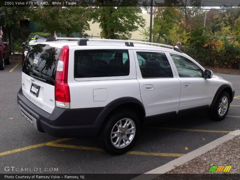 White / Taupe 2001 Volvo V70 XC AWD