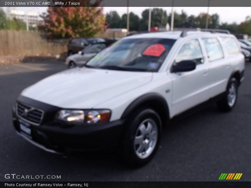 White / Taupe 2001 Volvo V70 XC AWD