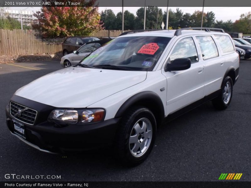 White / Taupe 2001 Volvo V70 XC AWD