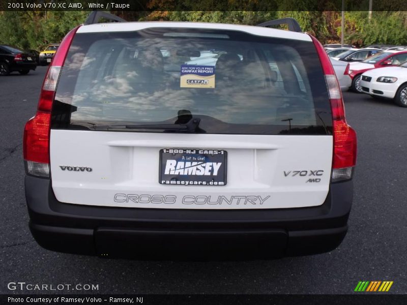 White / Taupe 2001 Volvo V70 XC AWD