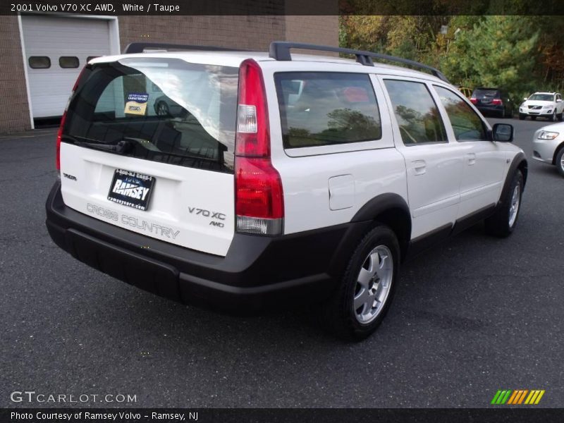 White / Taupe 2001 Volvo V70 XC AWD