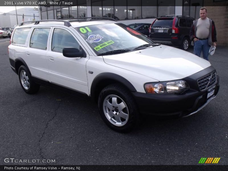 White / Taupe 2001 Volvo V70 XC AWD