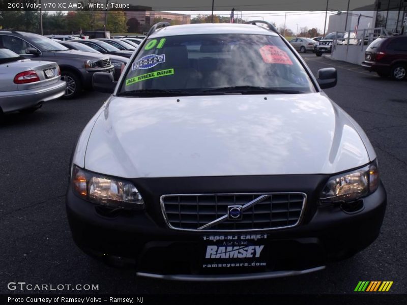 White / Taupe 2001 Volvo V70 XC AWD